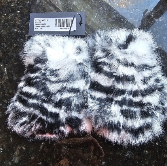 Jocelyn Rabbit Fur Fingerless Gloves - Picture 4 of 5